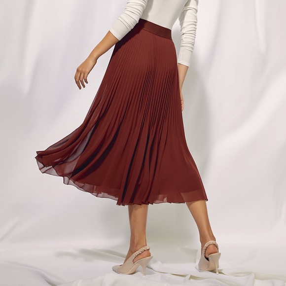Aritzia Dresses & Skirts - Aritzia midi twirl skirt